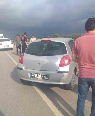 bilecikte-otomobil-bariyere-carpti-1-yarali-UrGfXZK1.jpg
