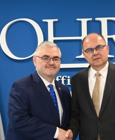bosna-hersek-yuksek-temsilciligine-gecici-olarak-abdli-diplomat-crishock-atandi-b7HsfQbB.jpg