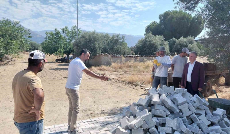 buharkentte-bozulan-sokaklarda-kilit-parke-calismasi-suruyor-2pfT9aUV.jpg