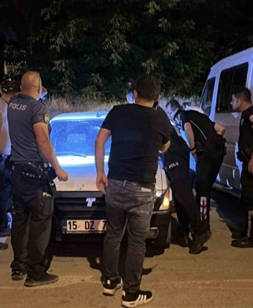 burdurda-aracin-icinde-hareketsiz-bulunan-genc-hastanede-hayatini-kaybetti-lU5qOcSN.jpg