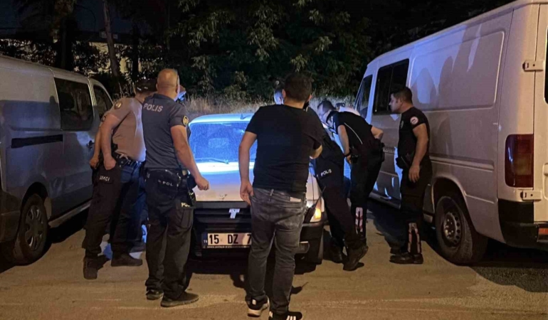 burdurda-aracin-icinde-hareketsiz-bulunan-genc-hastanede-hayatini-kaybetti-lU5qOcSN.jpg