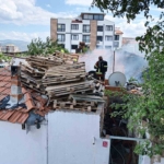 burhaniyede-yanan-evde-mahsur-kalan-vatandasi-itfaiye-kurtardi-wA5z6sw7.jpg