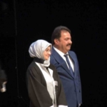 bursa-il-emniyet-muduru-gokce-kizina-diplomasini-elleriyle-verdi-WdDeHCwC.jpg
