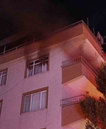 bursada-apartman-dairesinde-cikan-yangin-panige-neden-oldu-GebcXvgx.jpg