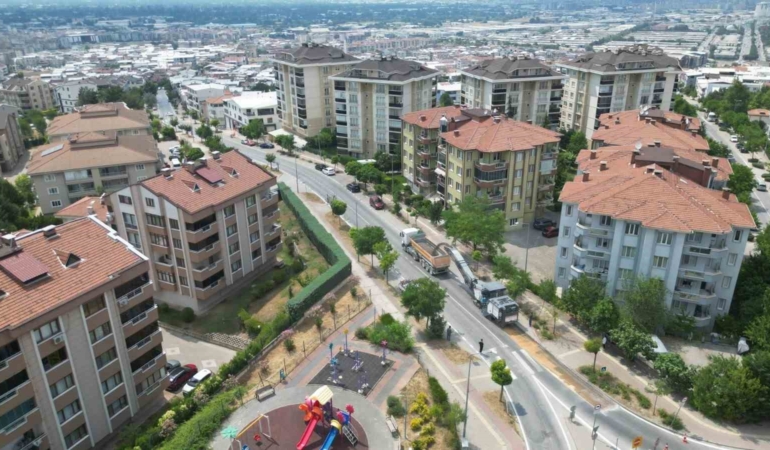 buyuksehir-ucevler-mahallesinde-asfalt-yeniliyor-7Rd4b9Pw.jpg