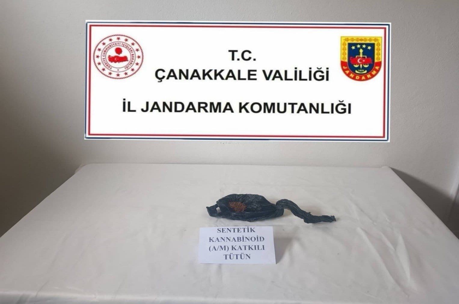 canakkale-ve-5-ilcede-uyusturucu-operasyonlarinda-15-gozalti-UcP4fqr8.jpg