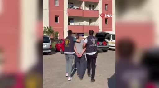 catalcada-esini-bicaklayarak-kacan-supheli-gozaltina-alindi-ghxzL3L7.jpg