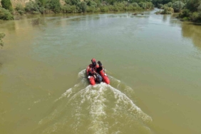 cocugunu-kurtarmak-icin-suya-giren-babayi-arama-calismalari-devam-ediyor-rLeRLdcl.jpg