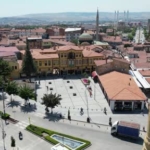cocukluk-hayalini-emekli-olunca-gerceklestirdi-18-yildir-antika-urunleri-gelecege-tasiyor-usABIJsE.jpg