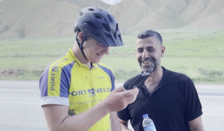 dil-engelini-yapay-zekayla-cozduler-erzurum-yolunda-ingiliz-turiste-senkaya-misafirperverligi-gJHg5fmR.jpg