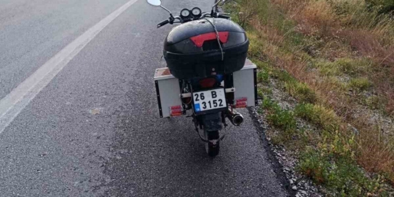 direksiyon-h-kimiyetini-kaybeden-motosiklet-surucusu-yoldan-cikti-1-yarali-zgQj2N88.jpg