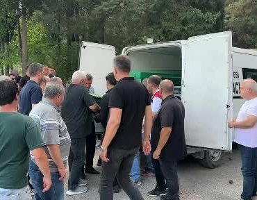dis-tedavisi-icin-gittigi-hastanede-hayatini-kaybeden-8-yasindaki-kiz-son-yolculuguna-ugurlandi-AmagwtcV.jpg