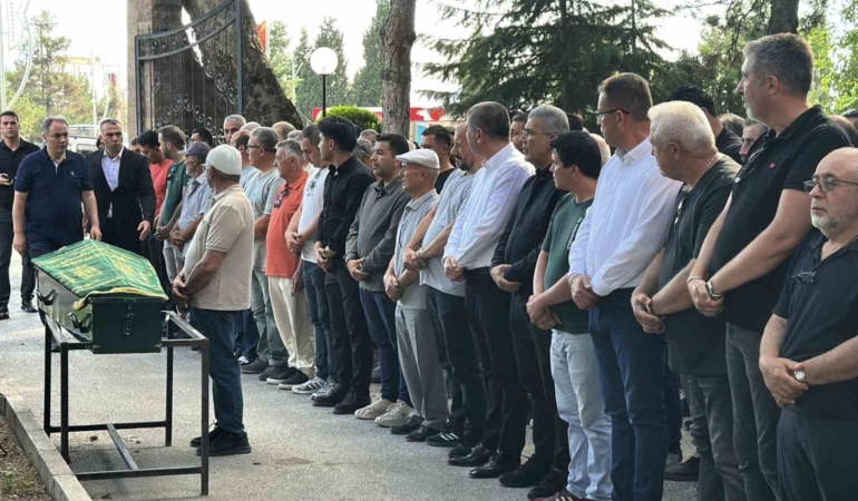 dis-tedavisi-icin-gittigi-hastanede-hayatini-kaybeden-8-yasindaki-kiz-son-yolculuguna-ugurlandi-rmWE9Lyq.jpg