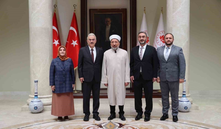 diyanet-isleri-baskani-arpagustan-bursa-valiligine-ziyaret-NJ9MzUYK.jpg