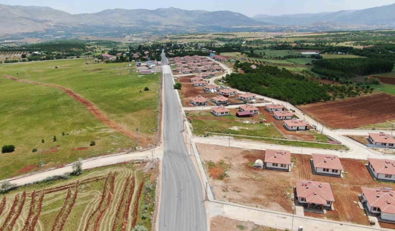 dogansehir-yolkoruda-tozlu-yol-tarihe-karisti-wlTexXXl.jpg