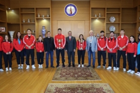 dpu-hentbol-takimlarindan-turkiye-sampiyonasinda-buyuk-basari-lbH8b6rx.jpg