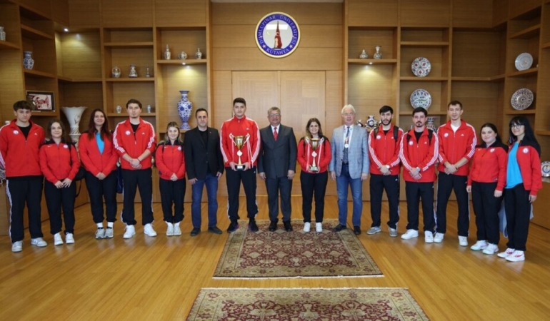 dpu-hentbol-takimlarindan-turkiye-sampiyonasinda-buyuk-basari-lbH8b6rx.jpg