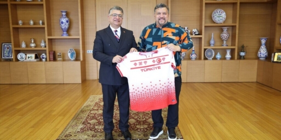 dpu-ogretim-uyesi-mustafa-said-erzeybek-kadin-curling-milli-takiminin-tarihi-basarisinda-teknik-kadroda-n4epTHa7.jpg