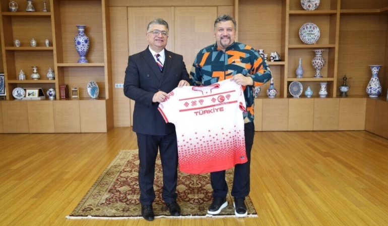 dpu-ogretim-uyesi-mustafa-said-erzeybek-kadin-curling-milli-takiminin-tarihi-basarisinda-teknik-kadroda-n4epTHa7.jpg