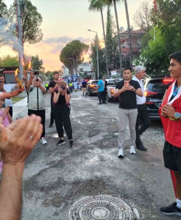 dunya-sampiyonu-karahan-koycegizde-coskuyla-karsilandi-55EzTtlj.jpg