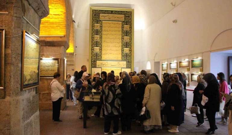 dunyanin-en-buyuk-hilye-i-serifi-3-yildir-amasyada-sergileniyor-OFrAU2mh.jpg