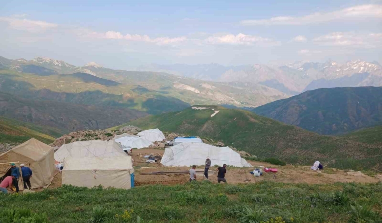 durankaya-yaylalarinda-cadirlar-kuruldu-brcPleAU.jpg