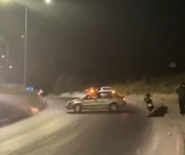 dustugu-islak-yolu-kayda-alirken-kadrajina-baska-bir-kaza-girdi-BklStOfn.jpg