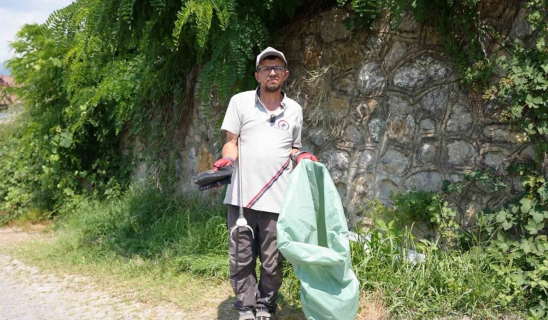 duzcede-temizlik-iscisi-buldugu-altin-dolu-cantayi-polise-teslim-etti-X19WK63g.jpg