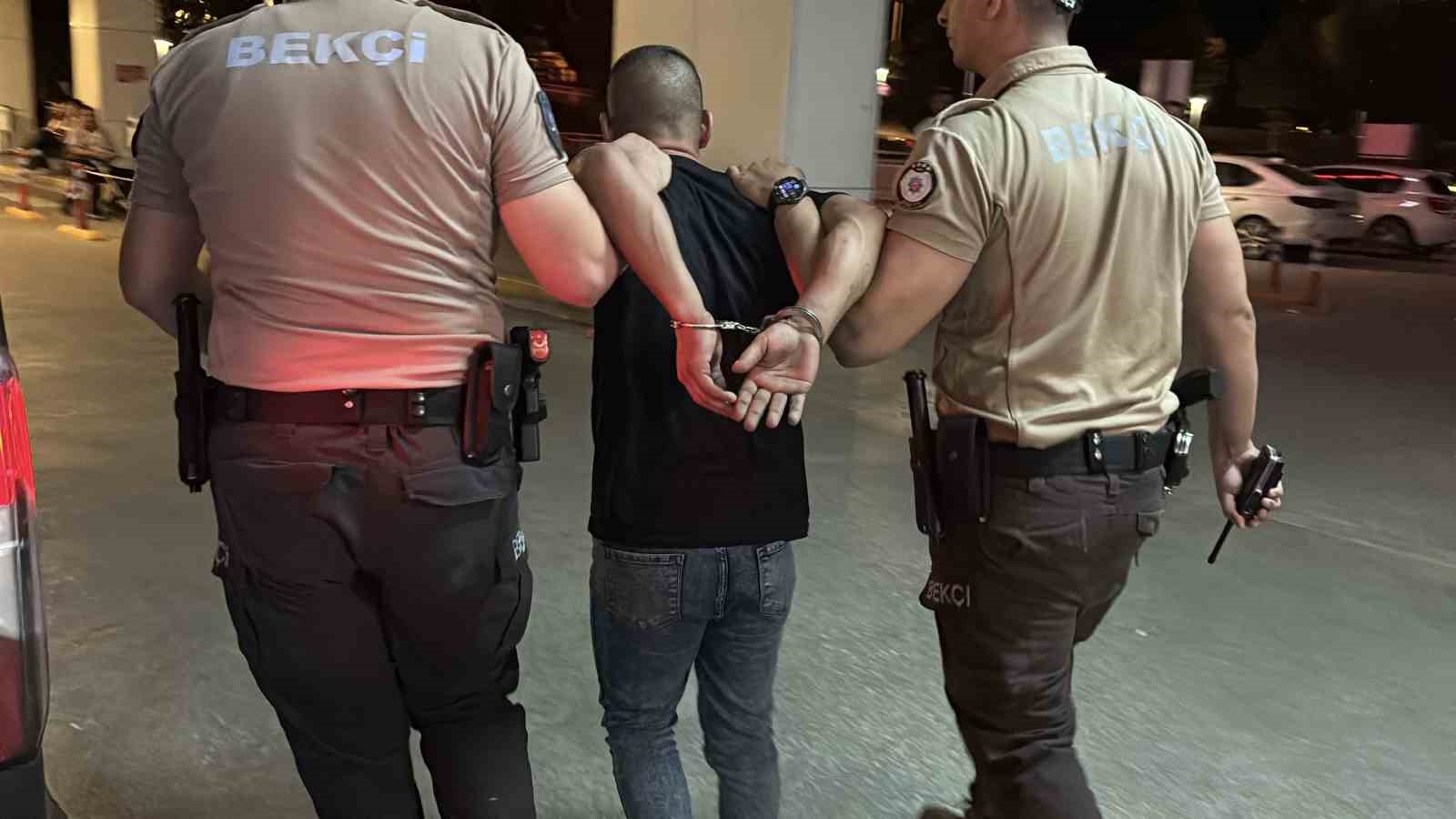 edirnede-24-duzensiz-gocmen-ile-gocmen-kacakciligi-suphelisi-yakalandi-S1F6CAPi.jpg