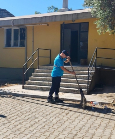 efelerde-dugun-alanlarinda-temizlik-calismasi-C1kBVPxl.jpg