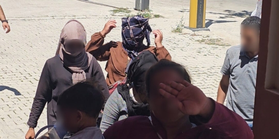 elazigda-dilenci-sebekesine-operasyon-kameralara-el-salladilar-kMLDjk7j.jpg