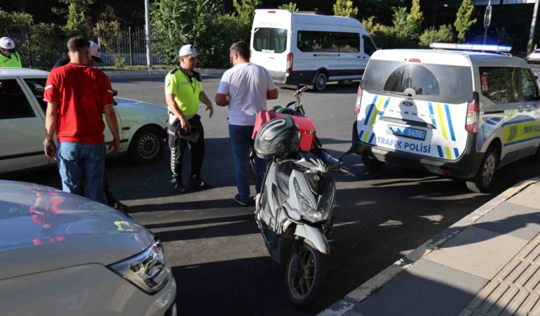 elazigda-dur-ihtarina-uymayan-surucuye-200-bin-lira-ceza-pVNtjAB6.jpg