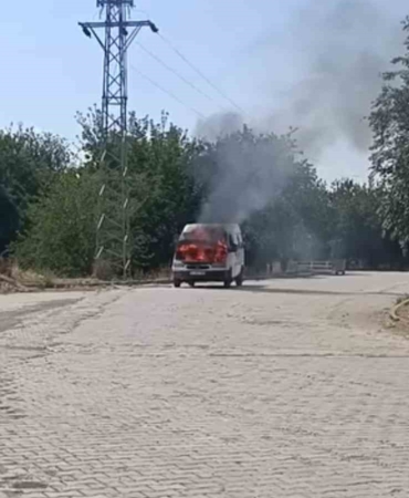 elazigda-minibus-yangini-mKdJ5dyy.jpg