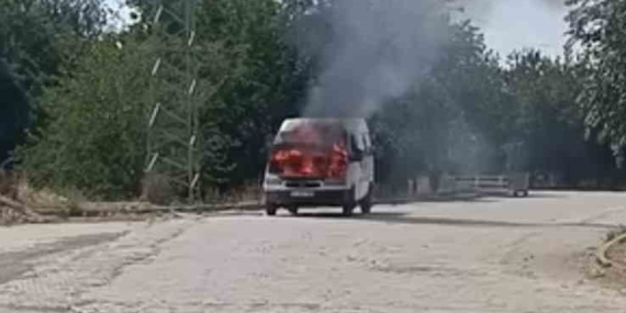 elazigda-minibus-yangini-mKdJ5dyy.jpg