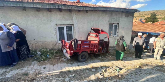 elektrikli-motosiklet-duvara-carpti-6-yarali-dOGaTenu.jpg