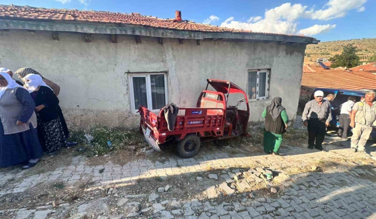 elektrikli-motosiklet-duvara-carpti-6-yarali-dOGaTenu.jpg