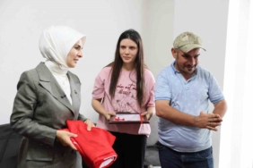 engelli-kardeslerine-omrunu-adayan-cileme-ev-tapusu-teslim-edildi-AU4JUYap.jpg