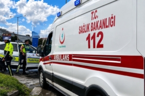 erzincan-erzurum-karayolunda-minibus-devrildi-15-kisi-yaralandi-EJ39IPJI.jpg