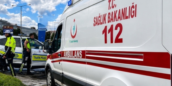 erzincan-erzurum-karayolunda-minibus-devrildi-15-kisi-yaralandi-EJ39IPJI.jpg
