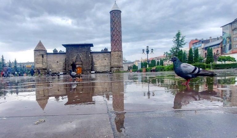 erzurum-ve-ardahan-icin-sari-kodlu-uyari-kuvvetli-saganak-ve-sel-riski-VnOg17MD.jpg