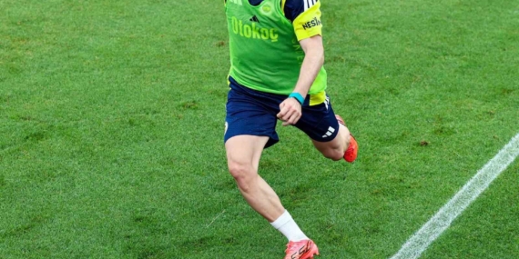 fenerbahce-avusturya-kampindaki-ilk-antrenmanini-yapti-8X4VCdSF.jpg