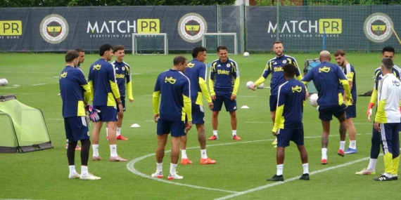 fenerbahce-avusturyada-gunu-cift-antrenmanla-tamamladi-trWkquOa.jpg