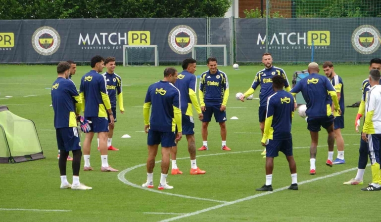 fenerbahce-avusturyada-gunu-cift-antrenmanla-tamamladi-trWkquOa.jpg
