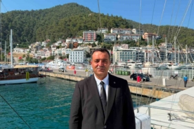fethiyede-sehit-denizciler-anisina-denize-celenk-birakildi-YLJsbjWw.jpg