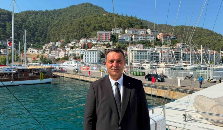 fethiyede-sehit-denizciler-anisina-denize-celenk-birakildi-YLJsbjWw.jpg