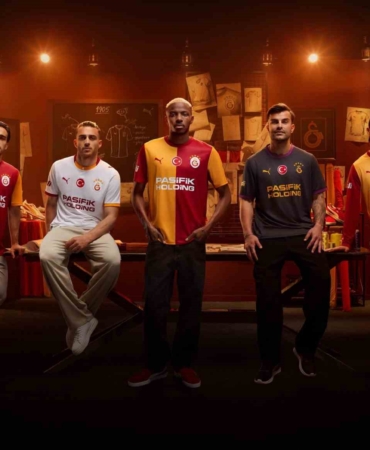 galatasaray-yeni-sezon-formalarini-tanitti-z7qjJUri.jpg