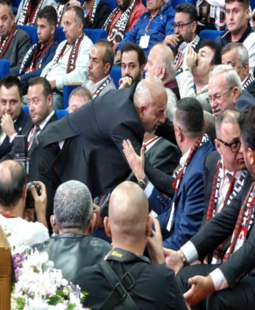 genclerbirligi-olaganustu-genel-kurulunda-gerginlik-0-FuItMuzi_1900x1900