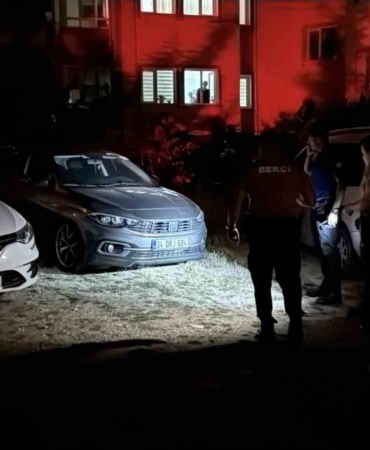 geri-manevra-yaparak-kacan-aracin-carptigi-bekci-yaralandi-qBeWXjR9.jpg