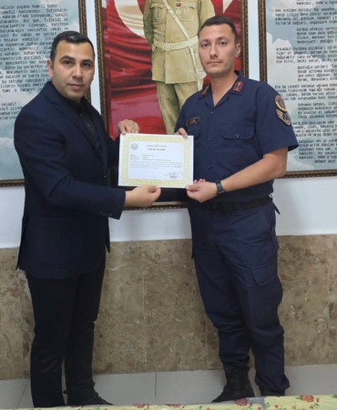 golbasinda-tayini-cikan-jandarma-personeline-basari-belgesi-2MuFtxZO.jpg