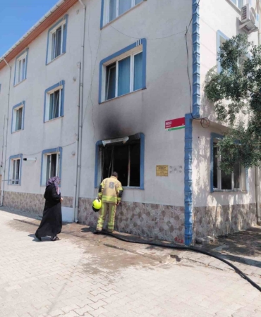 gonende-bir-evde-cikan-yangin-hasara-neden-oldu-OuUhlHey.jpg